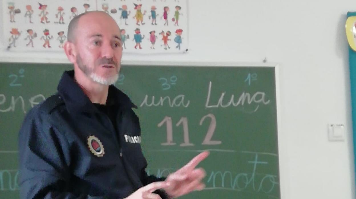 Juan Jesús Alcántara, durante una charla en un colegio de Córdoba