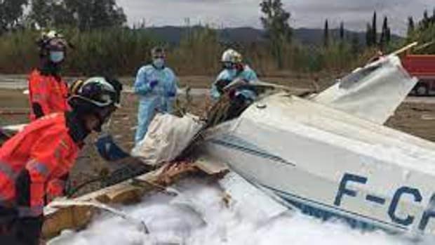 Un muerto en un accidente de una avioneta en un campo de aguacates de Vélez-Málaga