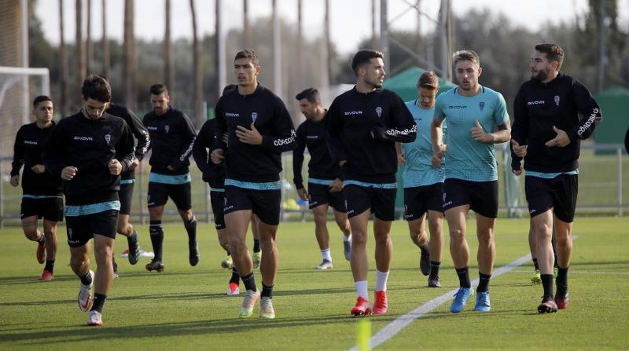 Los jugadores del Córdoba durante un entrenamiento de esta semana