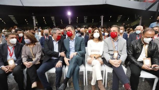 Espadas reduce su cuota crítica al 16% en la primera votación como líder del PSOE andaluz