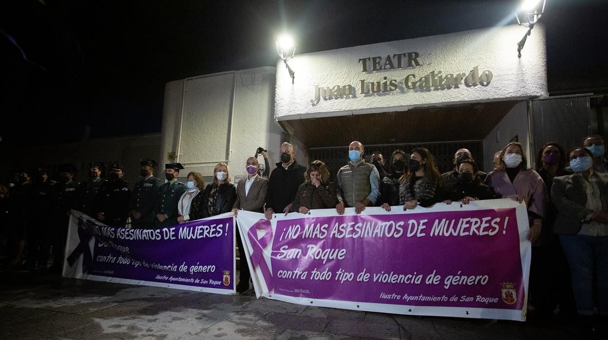 Imagen de la concentración en San Roque contra este crimen machista