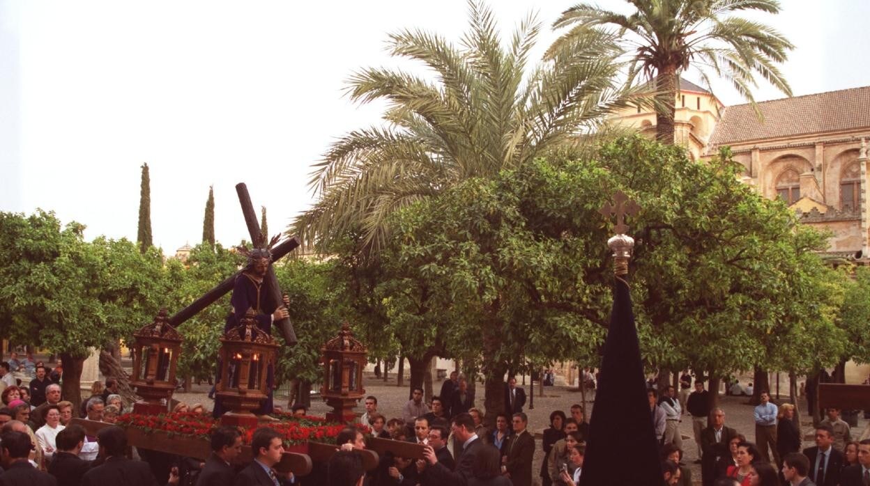 El Señor del Calvario, en el Vía Crucis de las cofradías en el año 2000