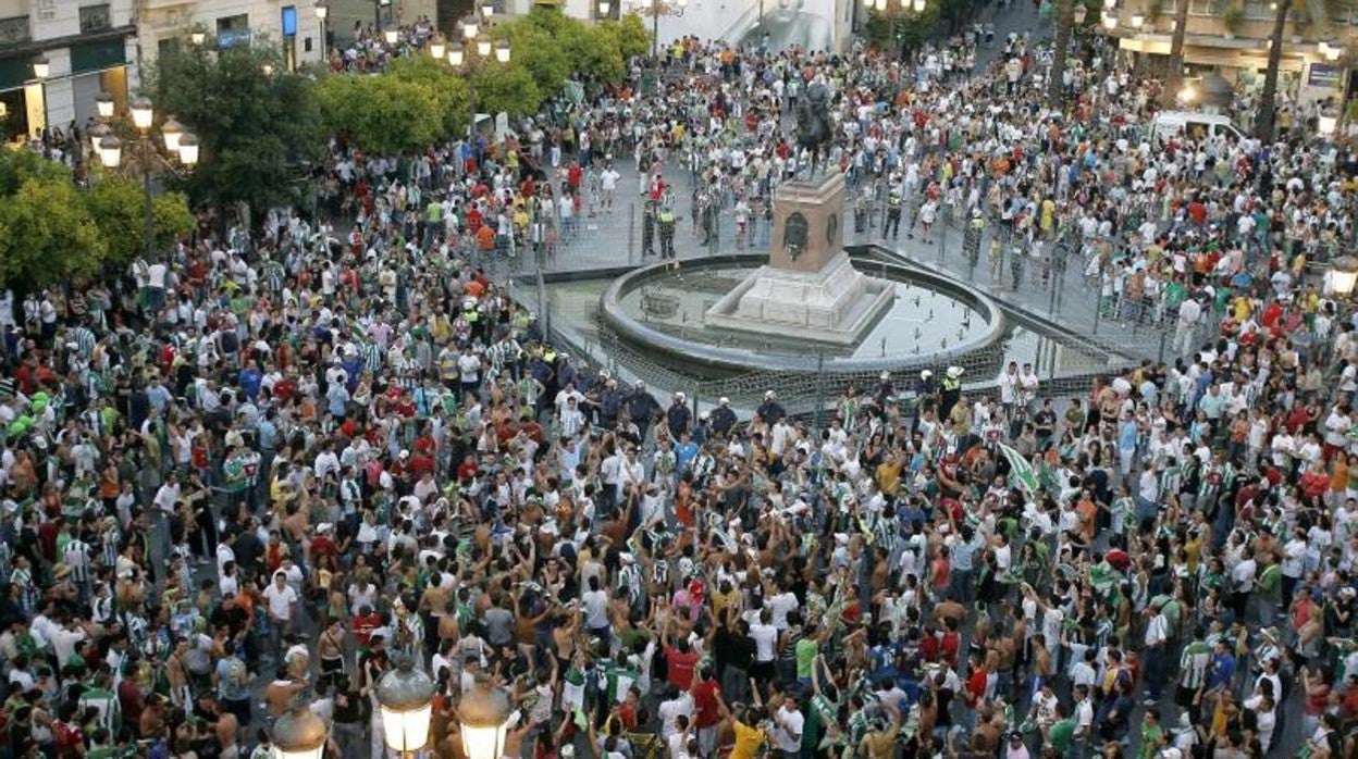 La plaza de Las Tendillas en la celebración del ascenso en 2014