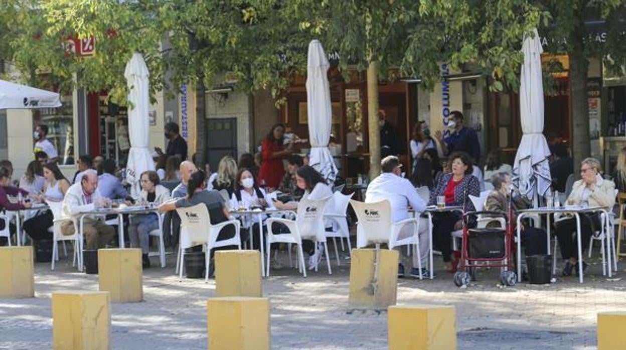 Los veladores de la Alameda de Hércules de Sevilla, llenos