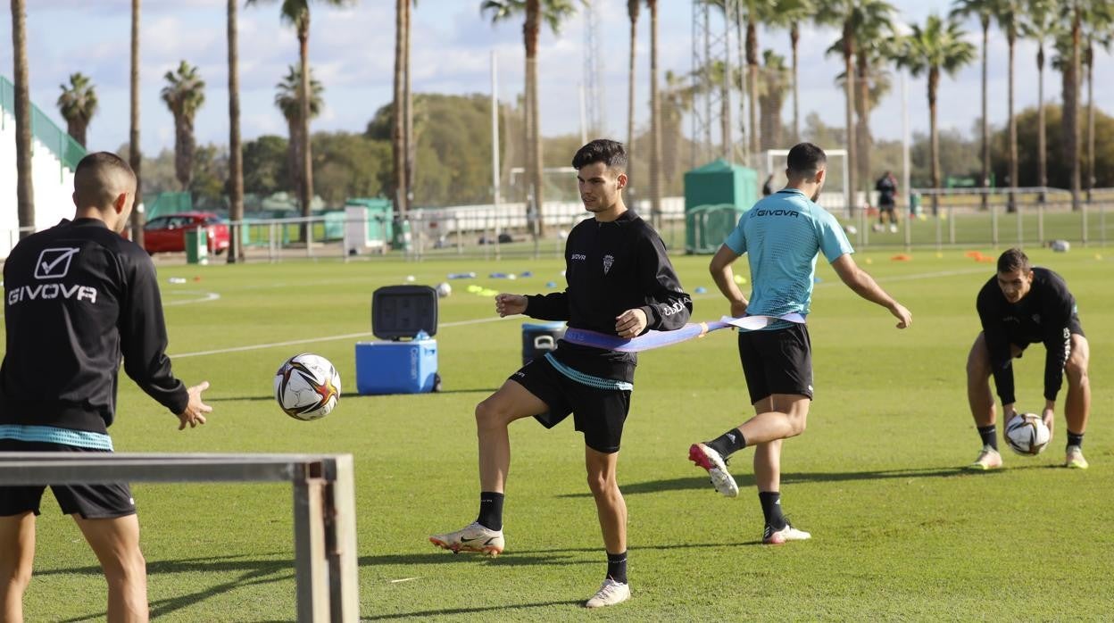 Luismi Redondo se ejercita junto a sus compañeros en la Ciudad Deportiva