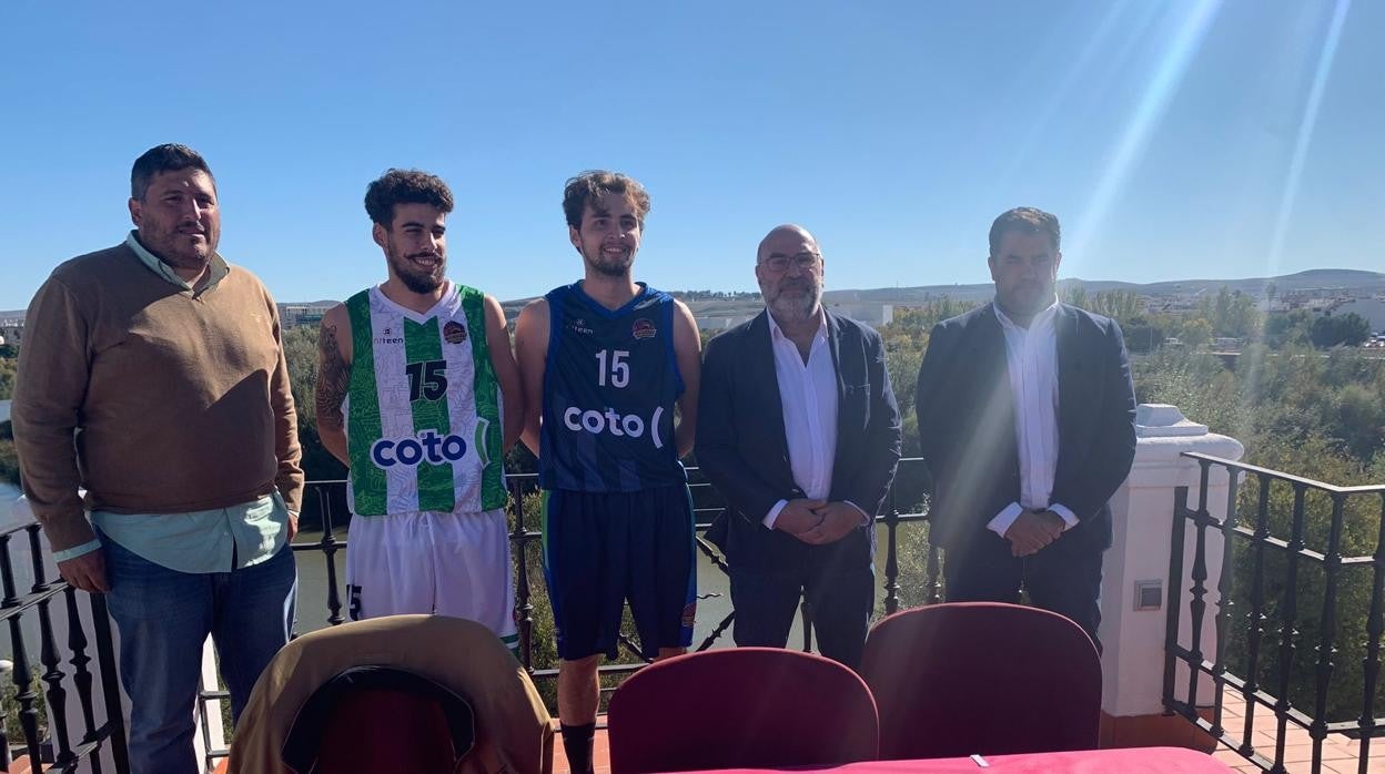 Presentación de la equipación blanquiverde del Ciudad de Córdoba de baloncesto