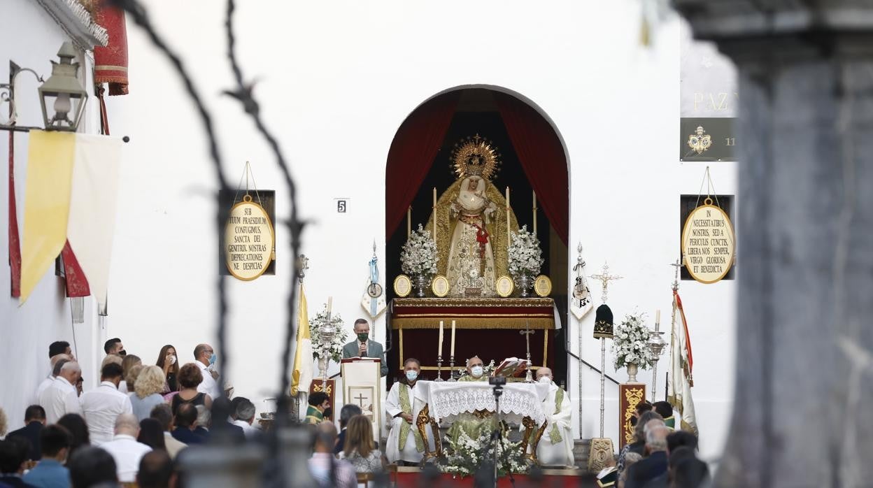 La Virgen de la Paz y Esperanza, en una misa en la plaza de Capuchinos en septiembre de 2021