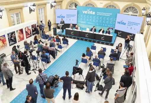 Presentación del Festival de Cine de Almería en el patio de luces de Diputación.