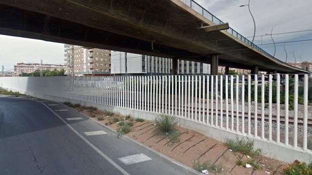 Investigan una bolsa con huesos localizada junto a las vías del tren en Almería