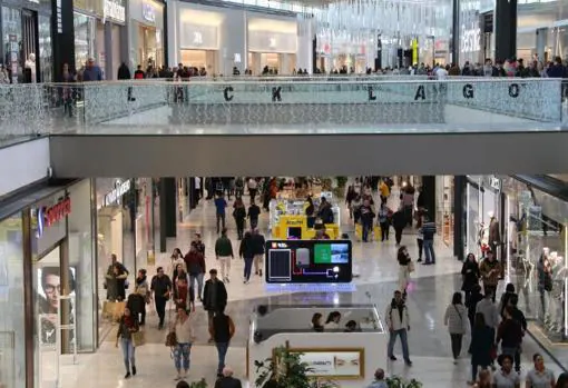Imagen de 2019 de Black Friday en un centro comercial
