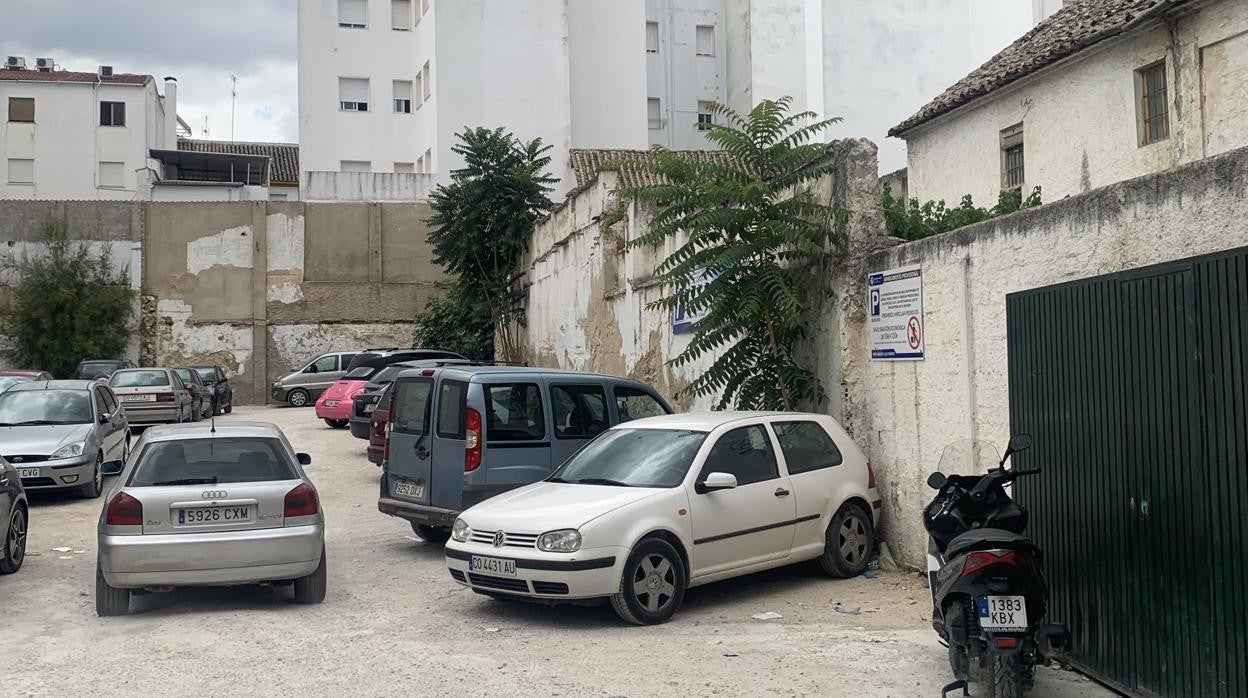 Solar de la calle Julio Romero de Torres donde se construirá el futuro parking