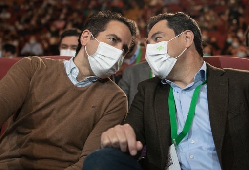 Teodoro García Egea junto a Juanma Moreno en el Palacio de Congresos de Granada