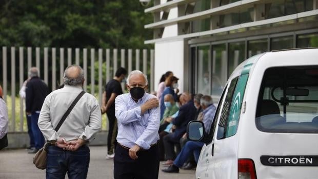 El 65,5 por ciento de los mayores de 70 años ya cuenta con la tercera dosis de vacuna de refuerzo en Córdoba