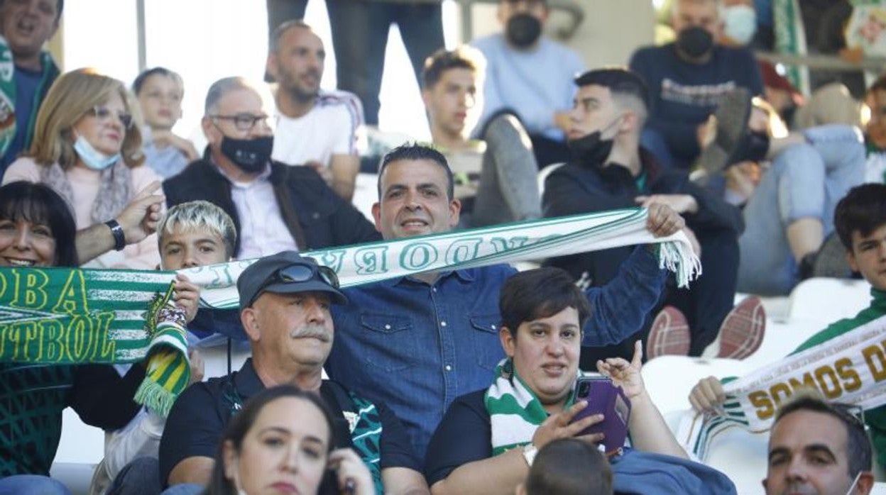 Aficionados del Córdoba CF en el partido ante el Cacereño