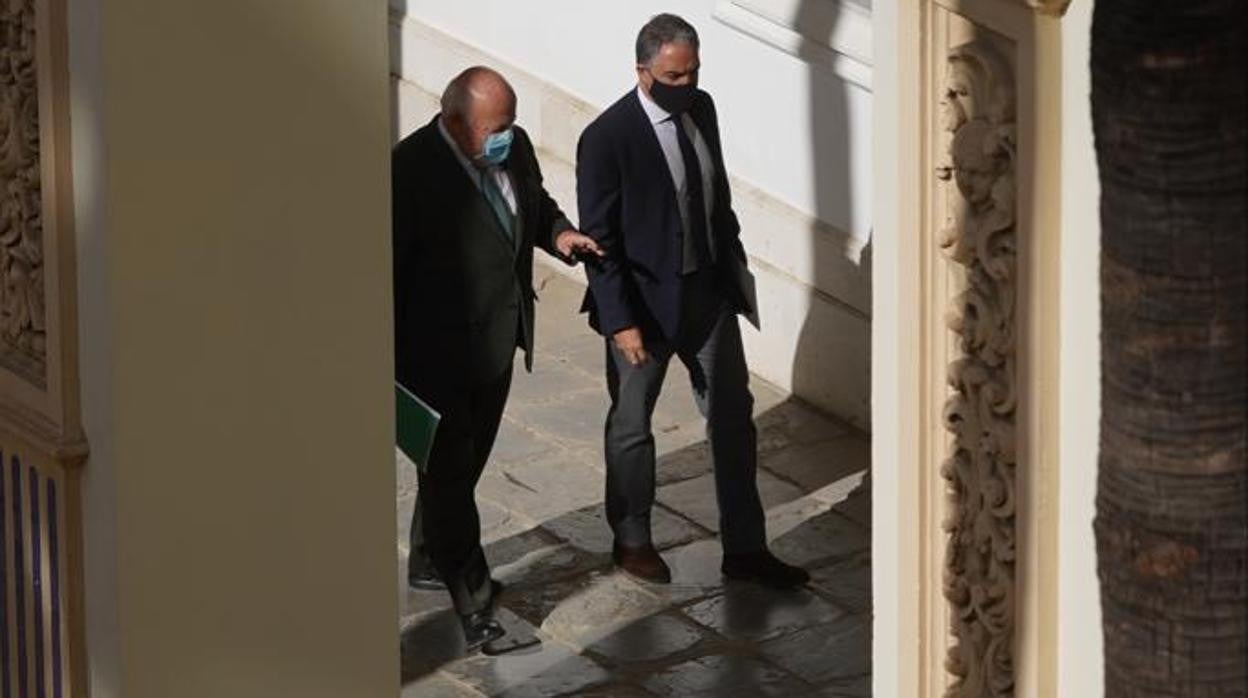 Los consejeros de Salud y Presidencia en el Palacio de San Telmo