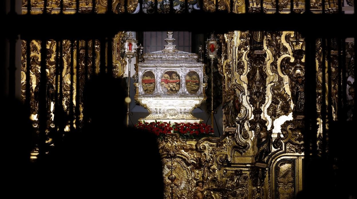 Urna con las reliquias de los Santos Mártires de Córdoba en la basílica de San Pedro