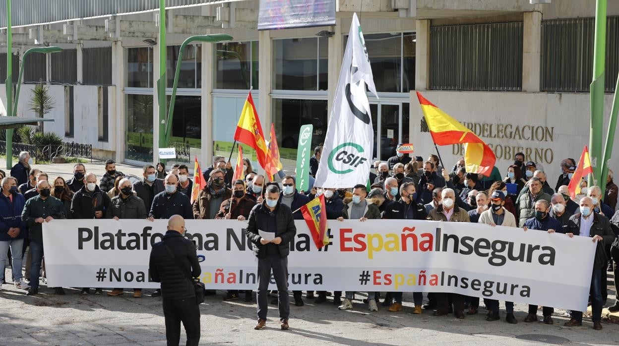 Concentración de la plataforma policial a las puertas de la Subdelegación del Gobierno en Córdoba