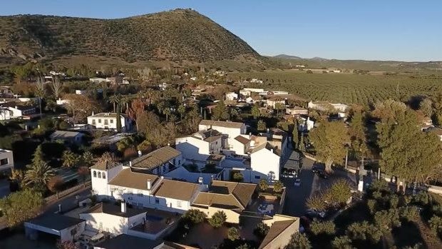 Lucena | Vecinos de Campo frenan el corte de agua a sus viviendas y piden firmeza al Ayuntamiento