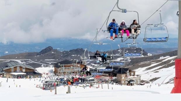 Sierra Nevada abre hoy sus puertas teñida de blanco para olvidar sus dos años más negros