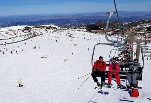 Imagen de archivo en los telesféricos de Sierra Nevada