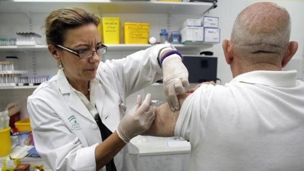 Aplazan citas por falta de vacunas contra la gripe en algunos centros andaluces