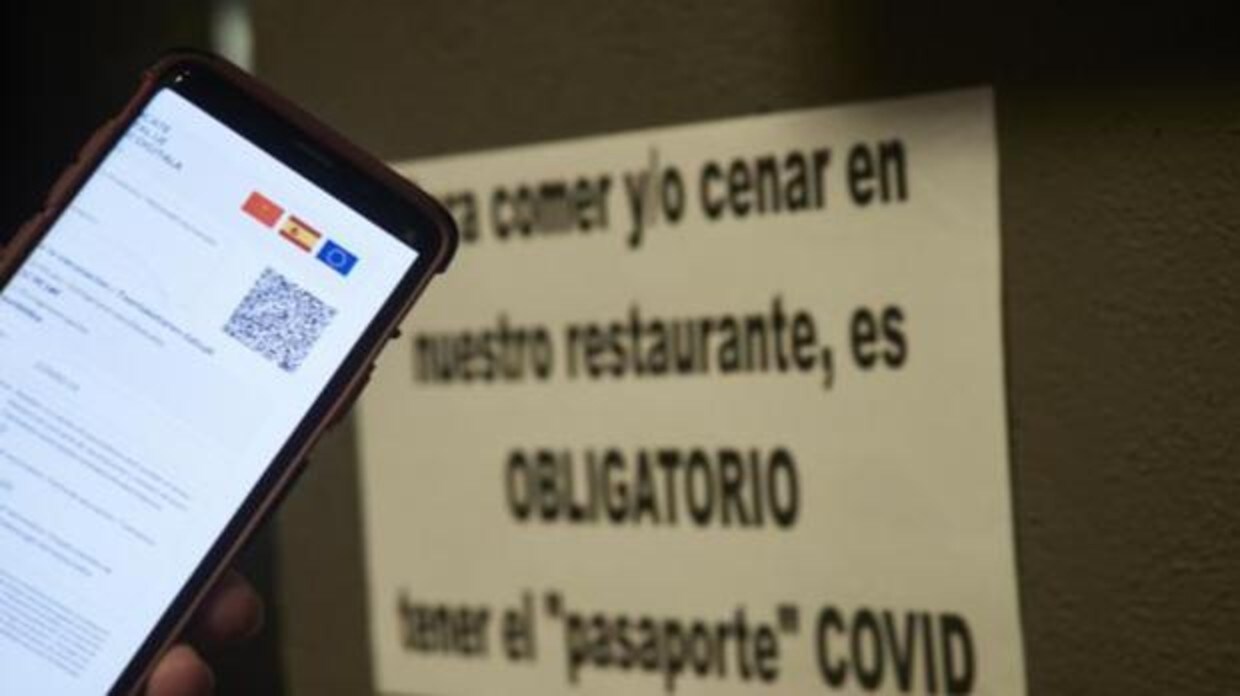El presidente de la Junta de Andalucía , Juanma Moreno, ha confirmado el pasaporte Covid para hostelería y ocio nocturno