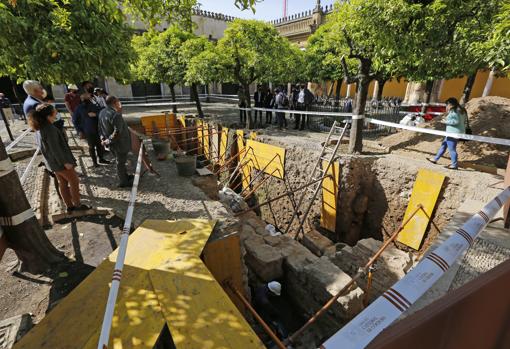 Excavación en el Patio de los Naranjos de la Mezquita-Catedral de Córdoba