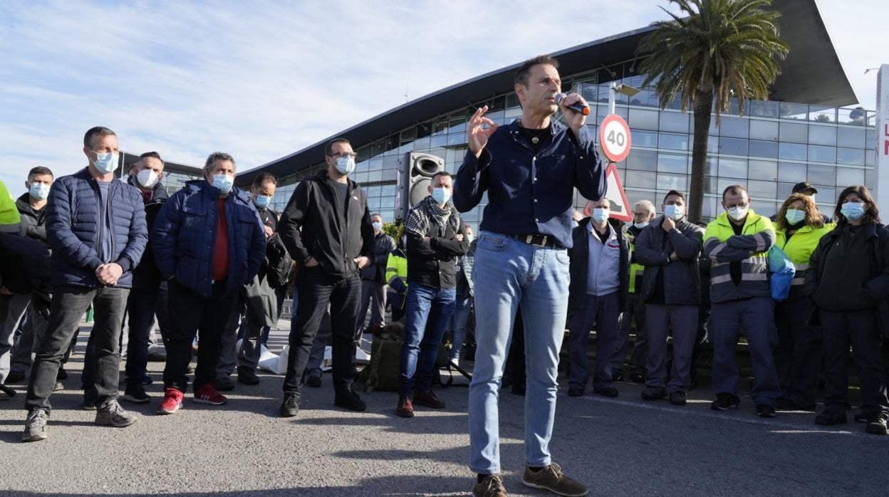 Los trabajadores de Nissan se concentraron el miércoles para pedir alternativas industriales al cierre