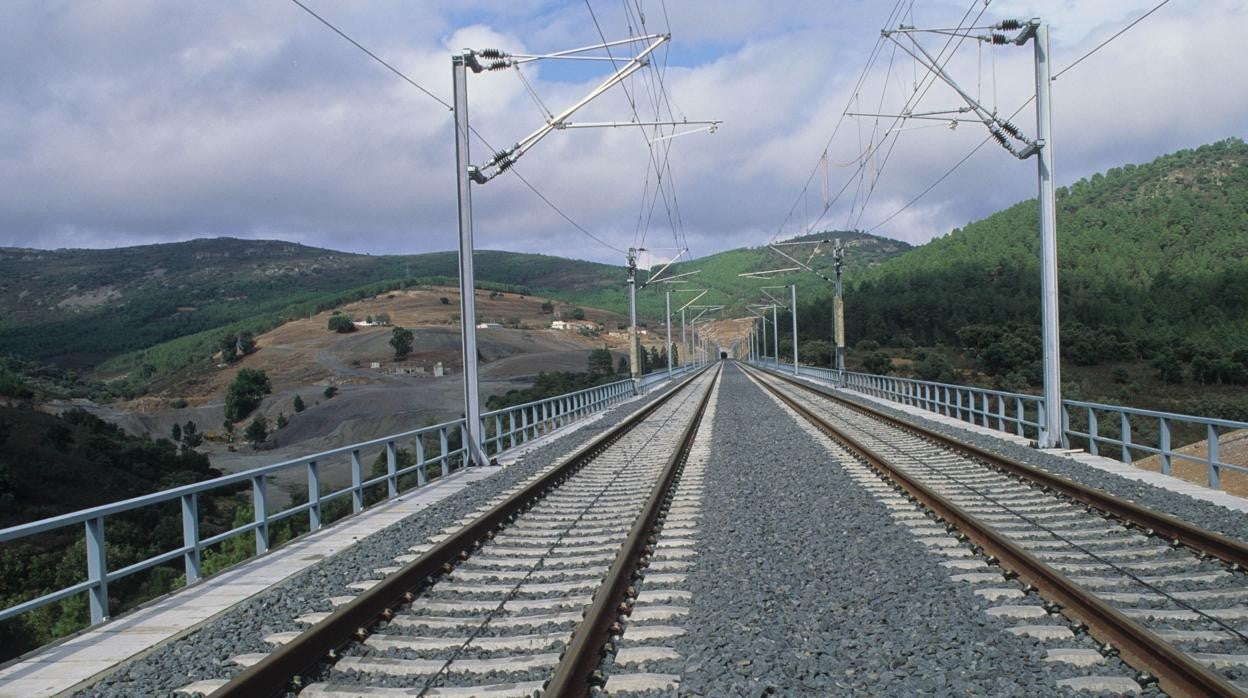 Uno de los viaductos del AVE en Sierra Morena