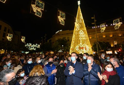 El alcalde de Almería, Ramón Fernández-Pacheco durante el encendido navideño.