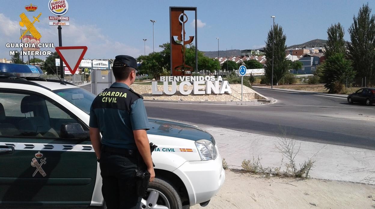 Control de la Guardia Civil en los accesos de Lucena, en una imagen de archivo