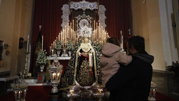 El culto a la Virgen llena de alegría azul las iglesias de Córdoba en el día de la Inmaculada Concepción