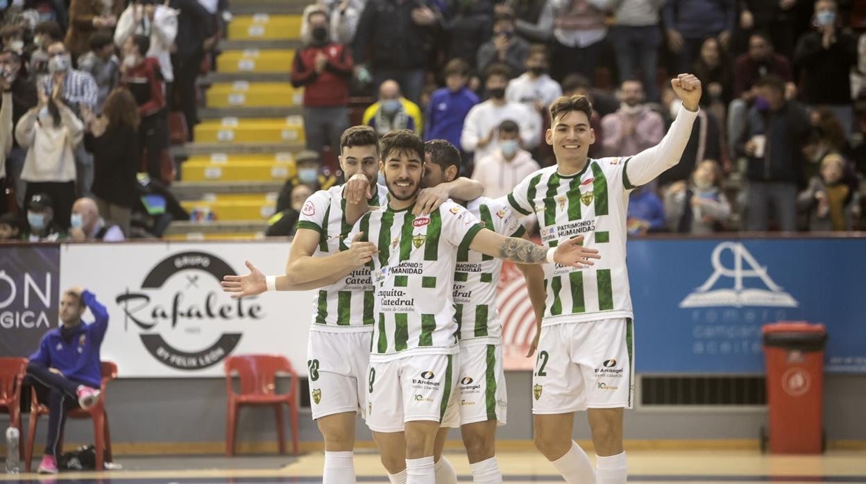 Saura, Perin, Caio y Ricardo celebran la goleada ante el FE Zaragoza