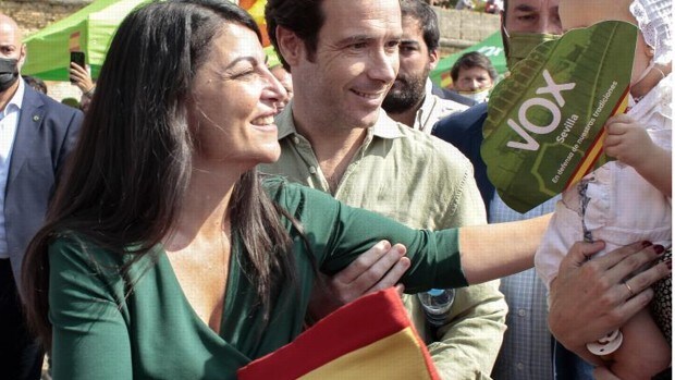 La difícil vuelta atrás de Macarena Olona como candidata de Vox a la Junta de Andalucía