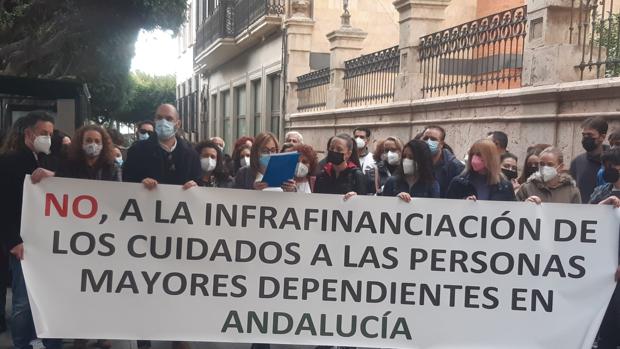 Las residencias de mayores de Andalucía se movilizan por la escasa financiación de las plazas concertadas