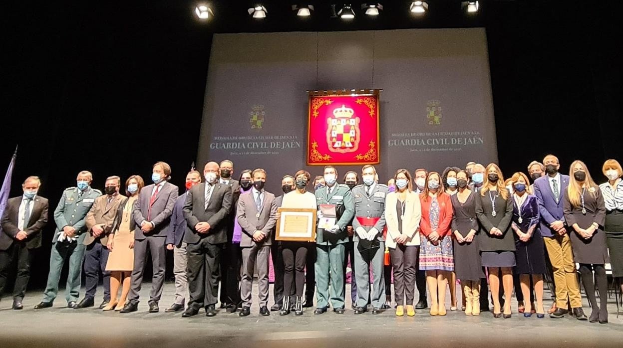 La Guardia Civil recibe la medalla de oro de la ciudad de Jaén