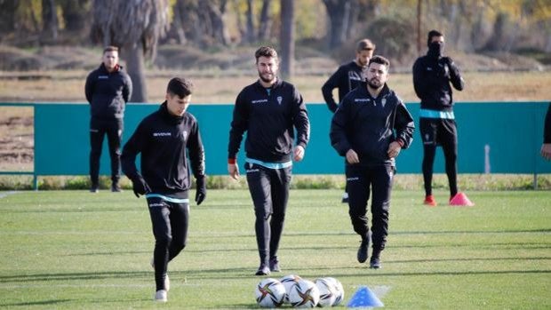 Los cuatro apercibidos de sanción en el Córdoba CF, el próximo riesgo de ampliar la lista de bajas