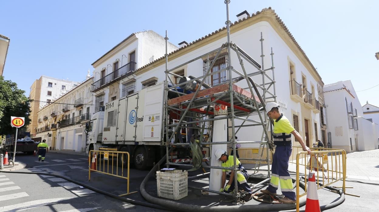 Imagen de archivo de unas obras de Emacsa en Torres Cabrera