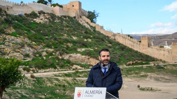 De solar a jardín: comienzan las obras para recuperar el entorno de La Alcazaba en Almería