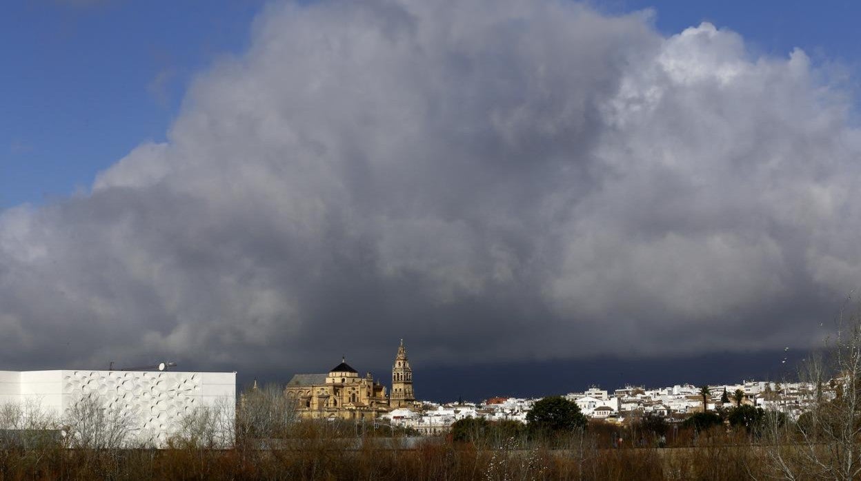 Nubes sobre el casco histórico