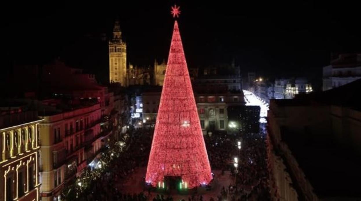 En el caso de espectáculos públicos o eventos multitudinarios «será obligatorio el uso de la mascarilla aunque se celebren en espacios al aire libre»