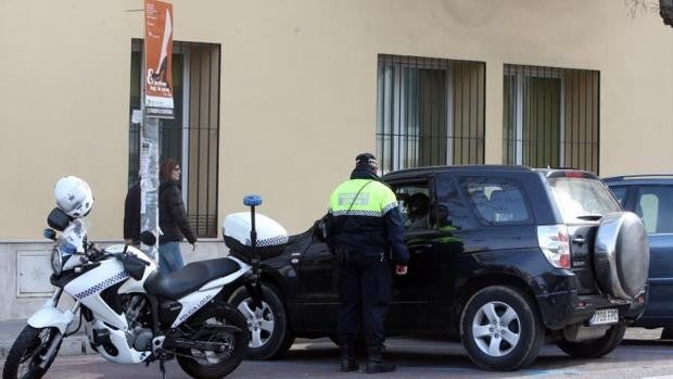 La Policía Local de Puente Genil avisa de problemas para cubrir servicios por la sobrecarga de trabajo