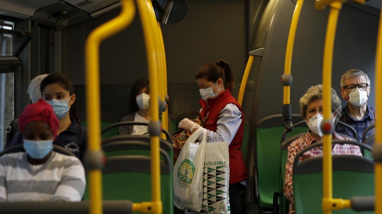 Interior un auboús de Aucorsa en Córdoba