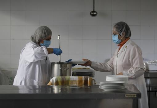 Trabajo en las cocinas de la casa Madre del Redentor