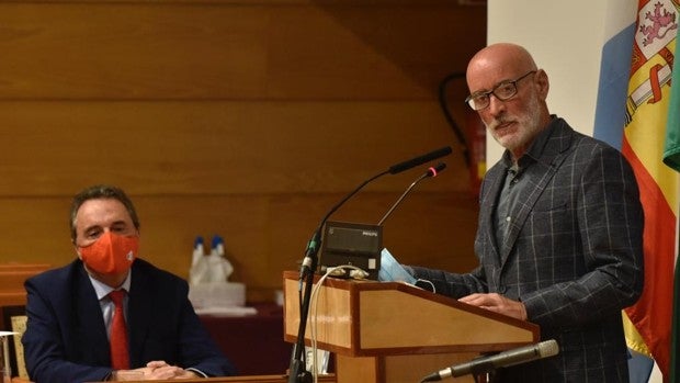 El PSOE carga contra el exedil de Cs que les desbancó en Torremolinos y se apropia de los derechos LGTBi