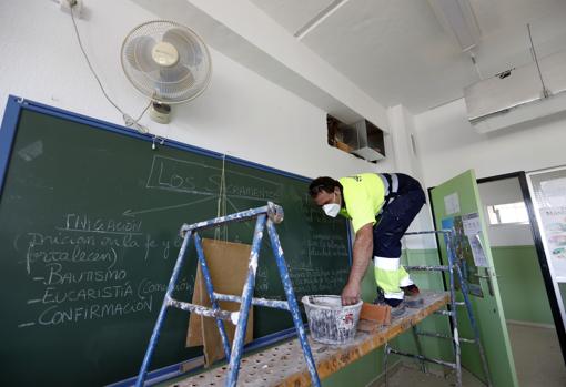 El Ayuntamiento de Córdoba reactiva las obras para la  climatización de los colegios