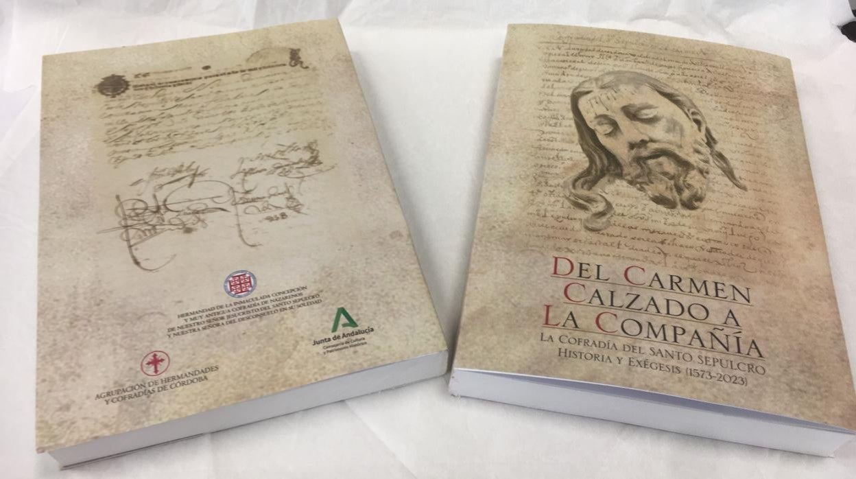 Portada y contraportada del libro sobre la historia de la cofradía del Santo Sepulcro de Córdoba