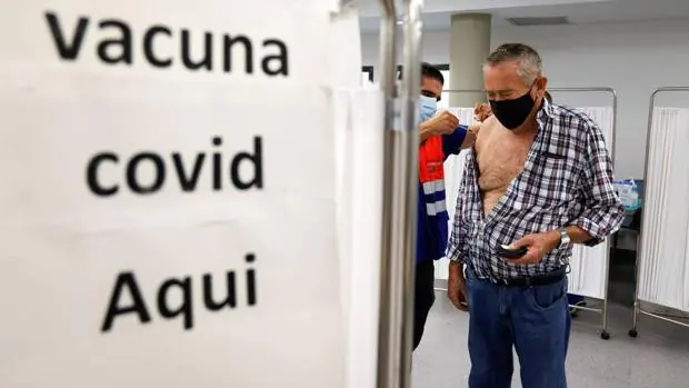 Los andaluces de 58 y 59 años ya pueden pedir cita de la tercera vacuna contra el Covid en Andalucía