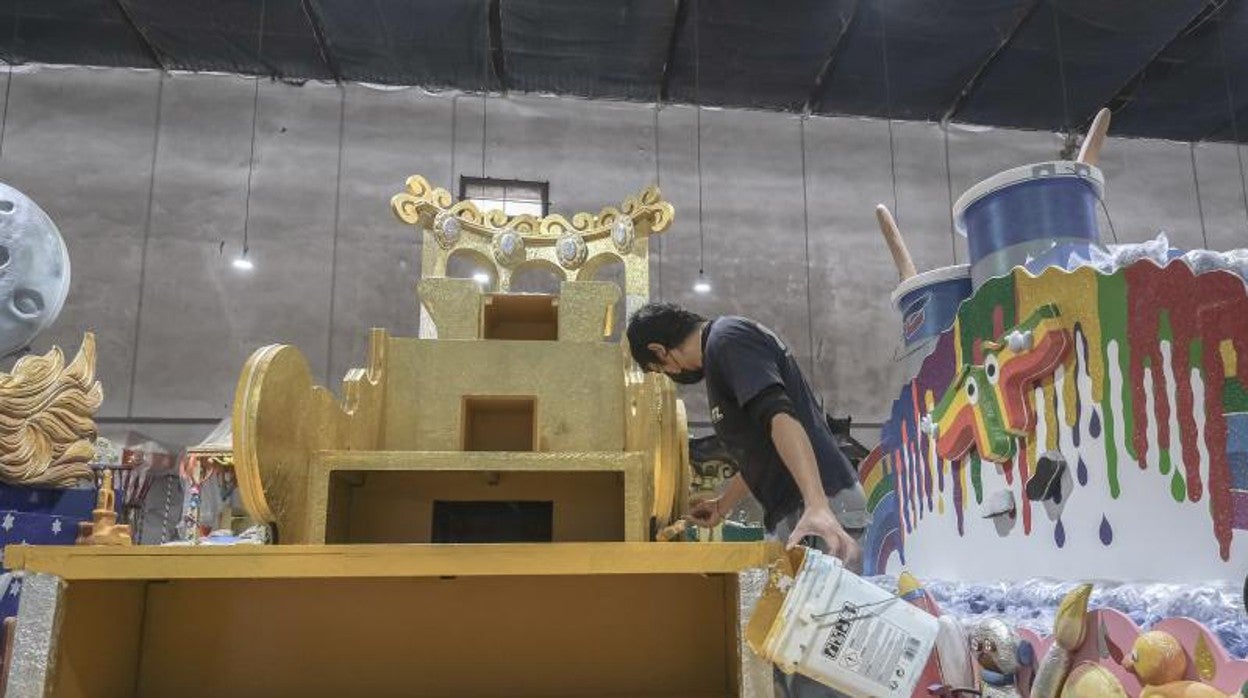 Preparativos para la cabalgata de los Reyes magos de Sevilla