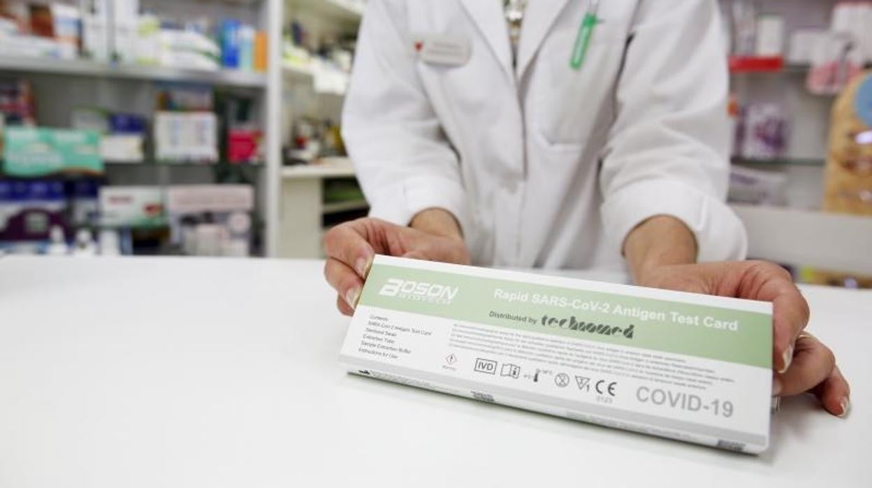 Test de antígenos a la venta en una farmacia